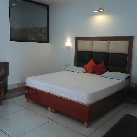 Hotel Kings Retreat Патиала Экстерьер фото