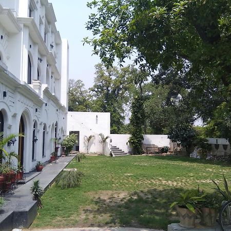 Hotel Kings Retreat Патиала Экстерьер фото