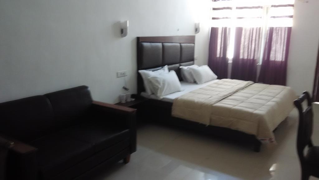 Hotel Kings Retreat Патиала Экстерьер фото