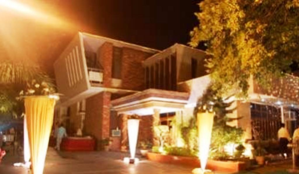 Hotel Kings Retreat Патиала Экстерьер фото