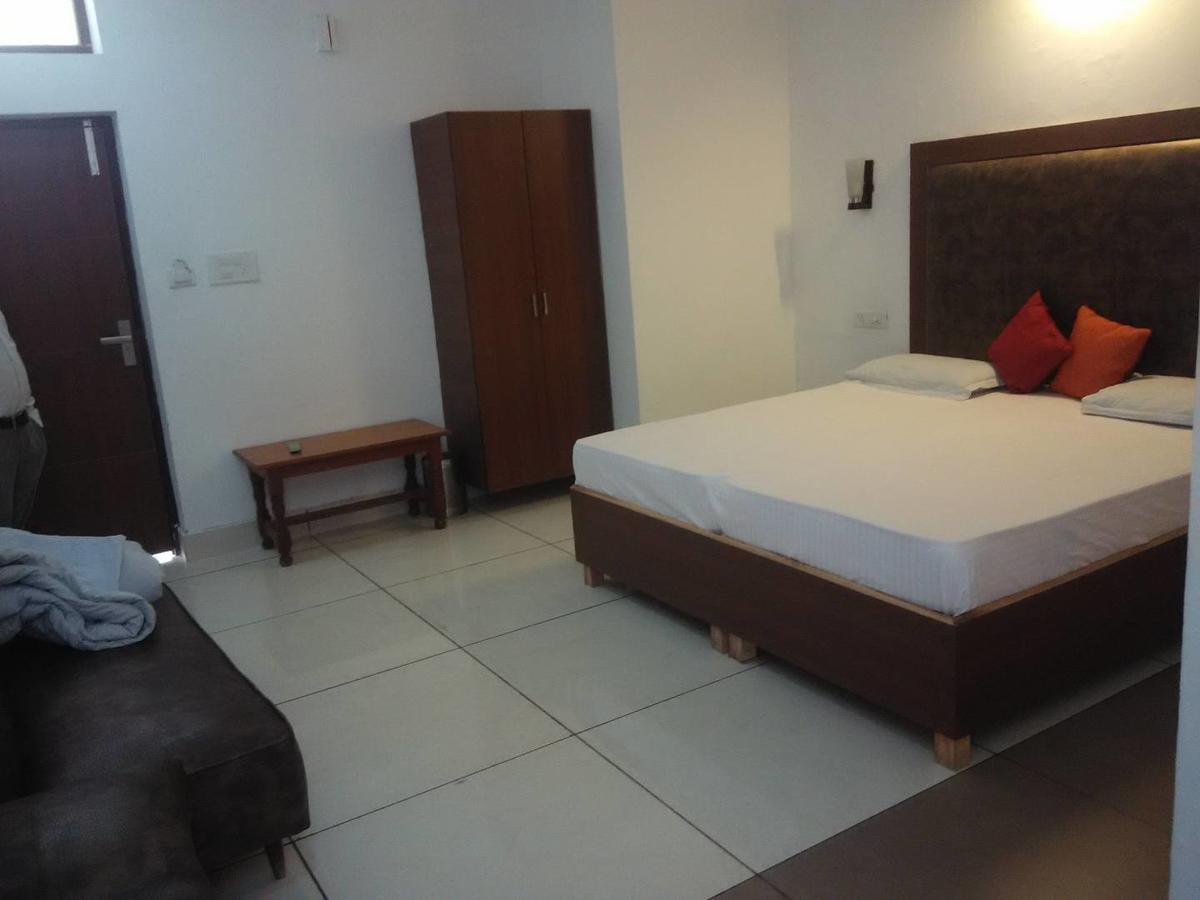 Hotel Kings Retreat Патиала Экстерьер фото