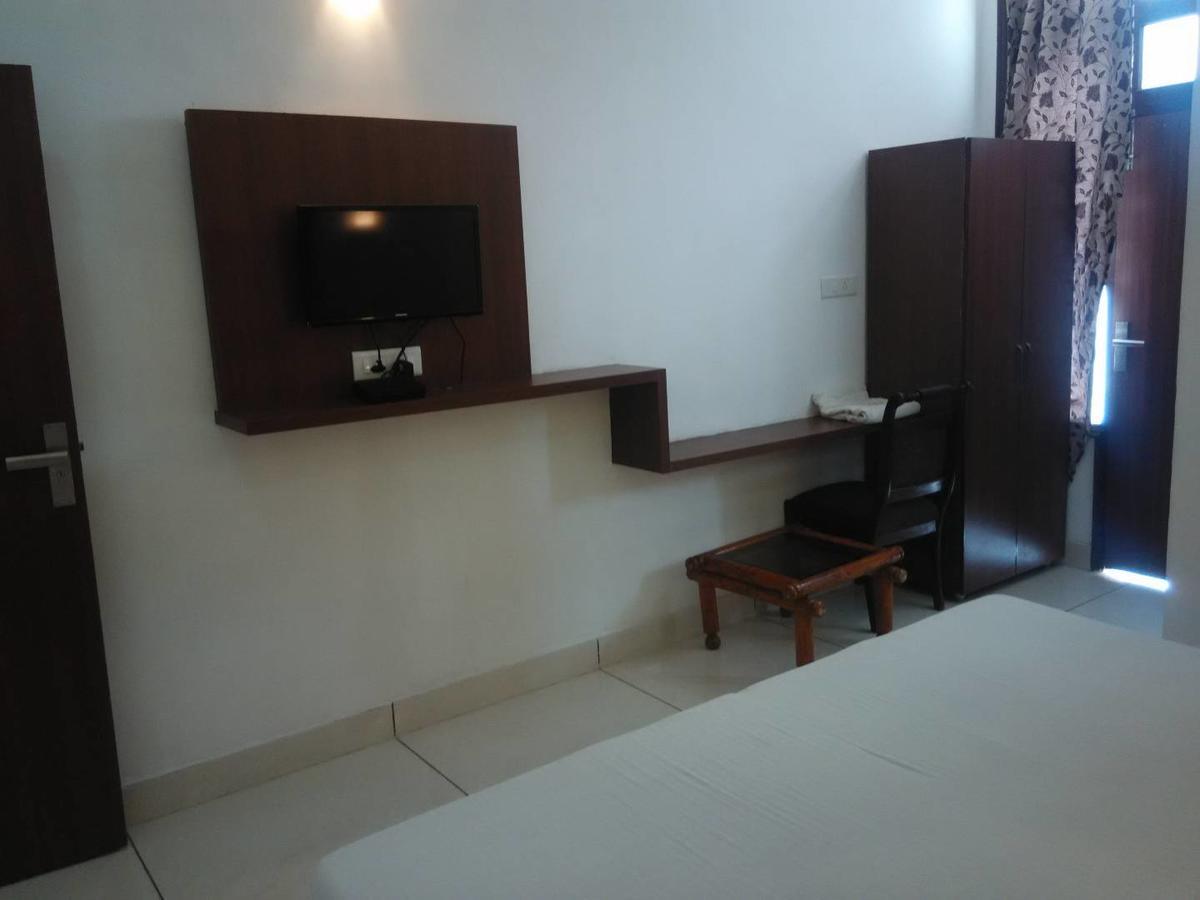 Hotel Kings Retreat Патиала Экстерьер фото