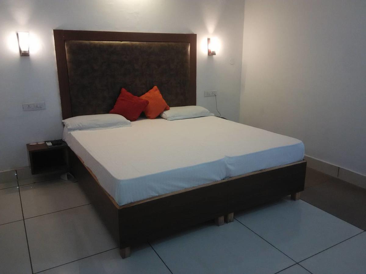 Hotel Kings Retreat Патиала Экстерьер фото